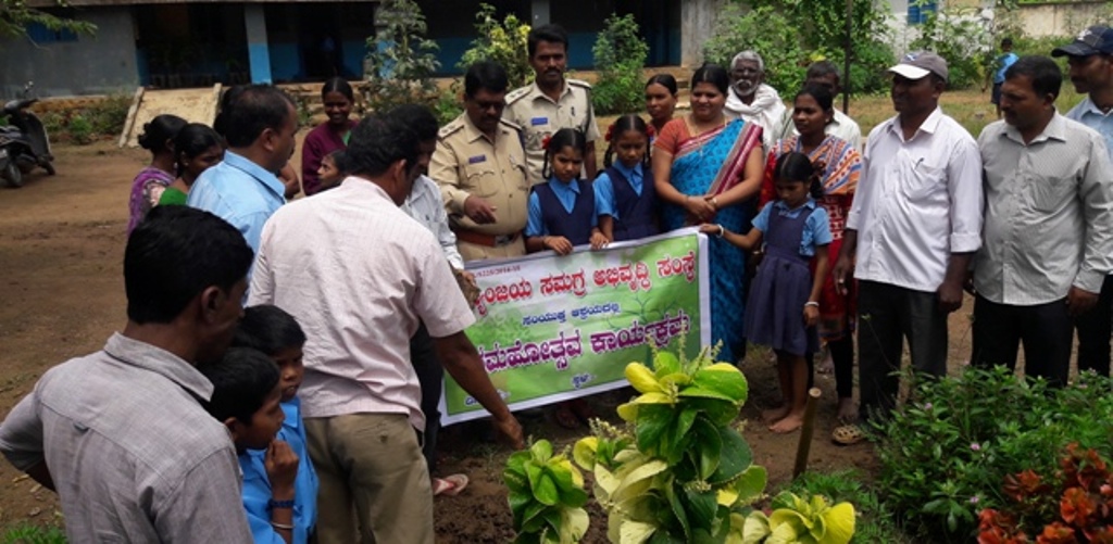 ತಮ್ಮ ಮಕ್ಕಳಂತೆ ಗಿಡಗಳನ್ನು ಪೋಷಿಸಿ